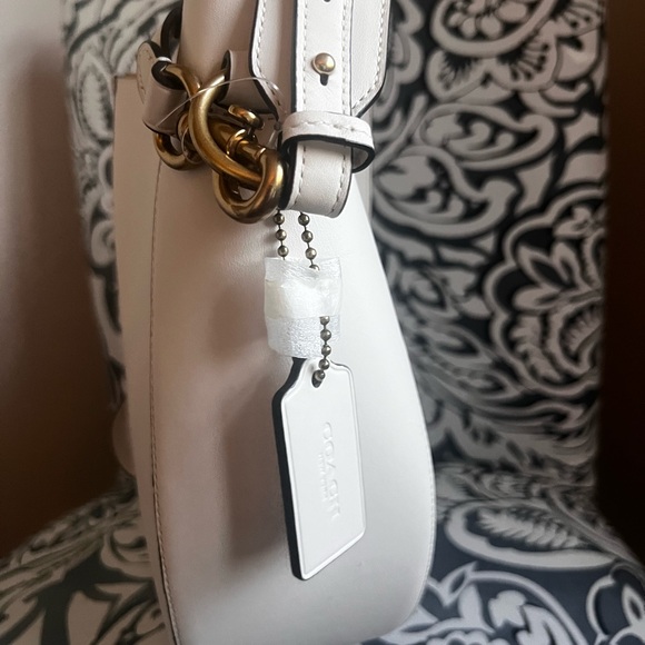 NWT Coach Maddy Hobo Bag Glovetanned Smooth Leather Cream - Picture 2 of 8